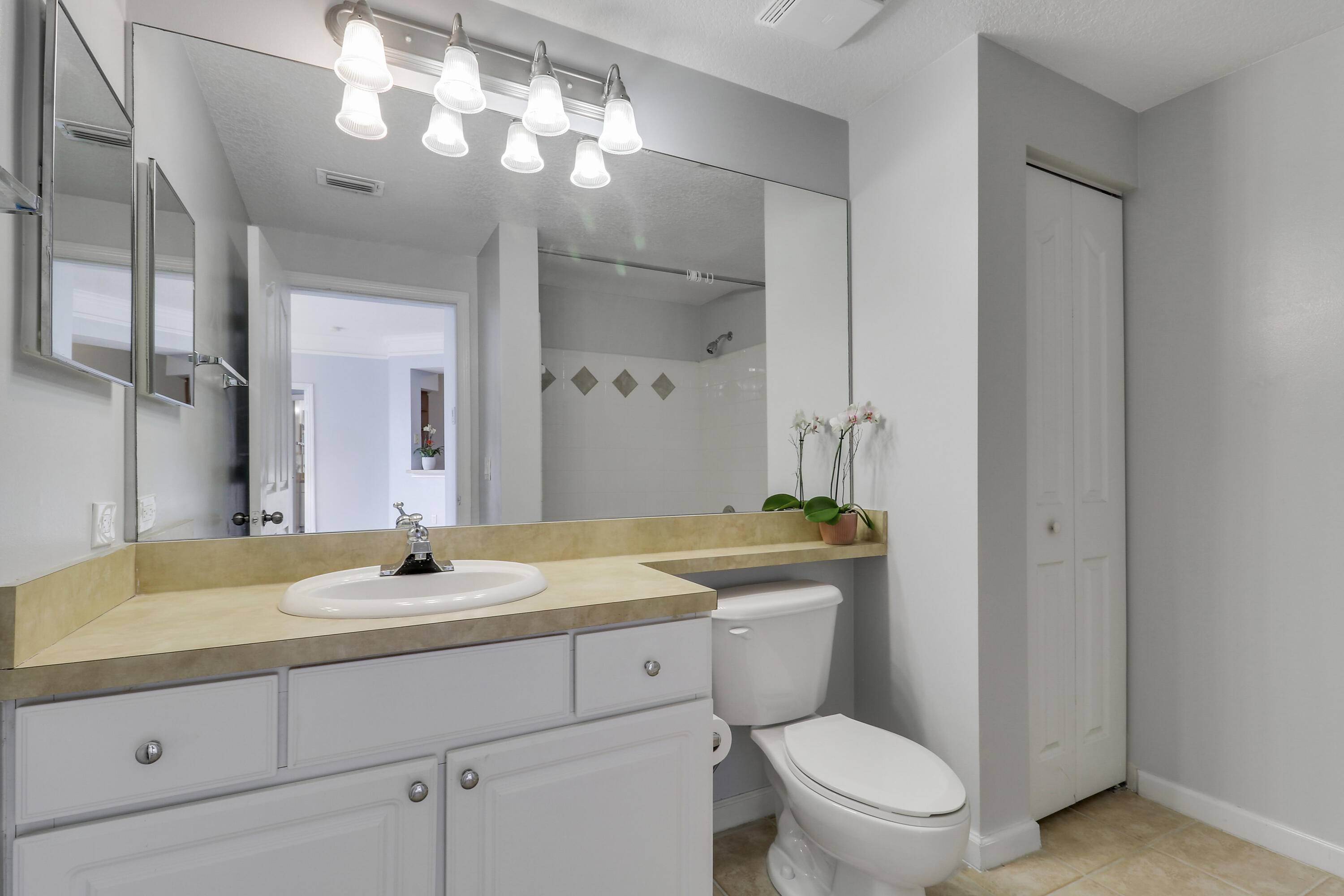 4302 Myrtlewood Circle W