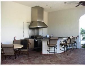 8112 Myrtlewood Circle W