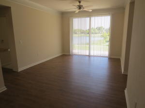 8112 Myrtlewood Circle W