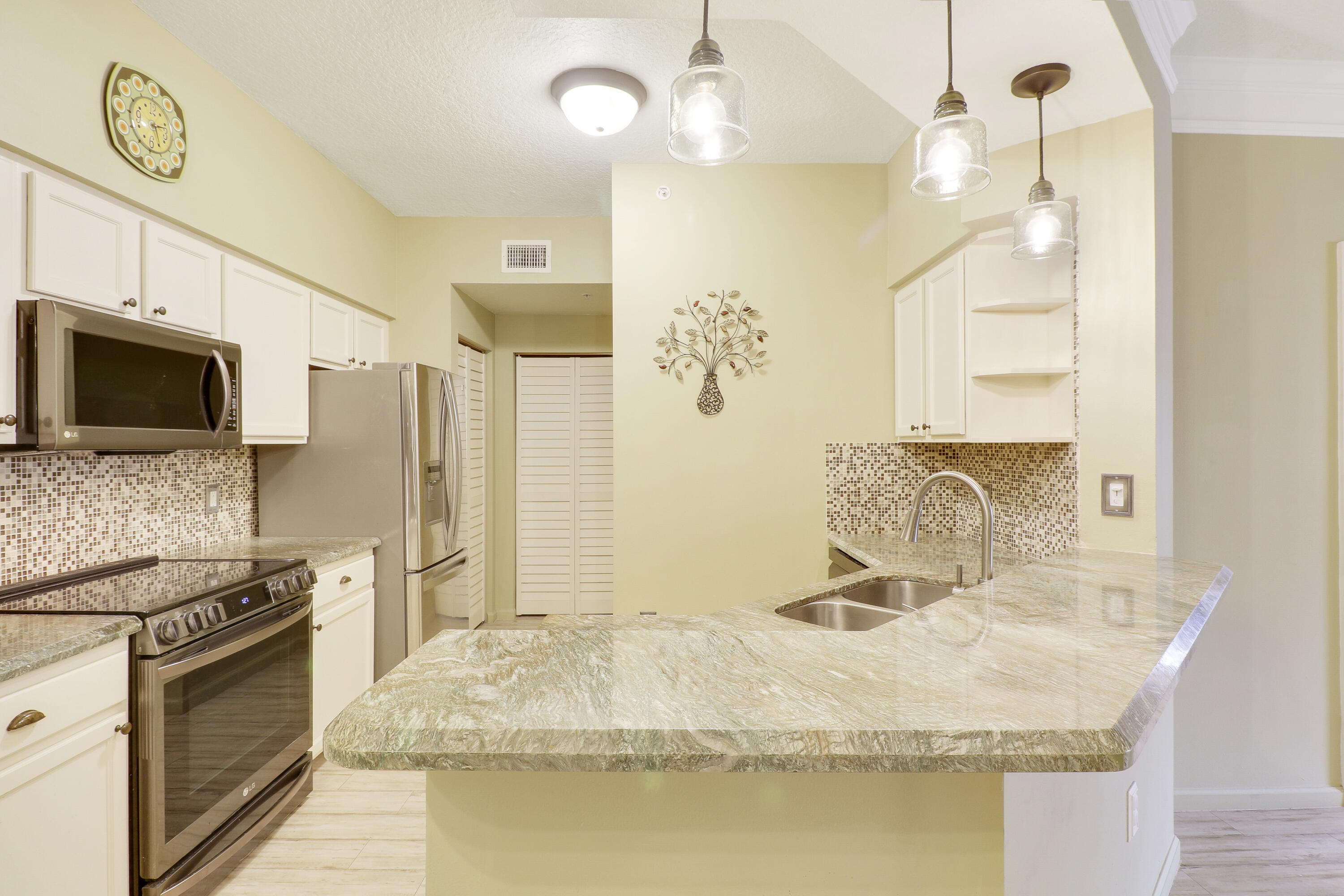 10103 Myrtlewood Circle W