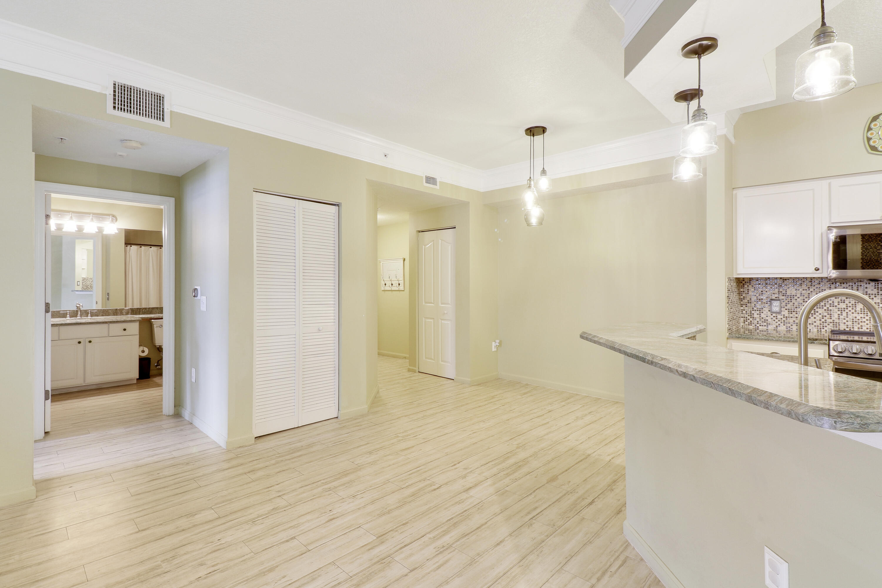 10103 Myrtlewood Circle W