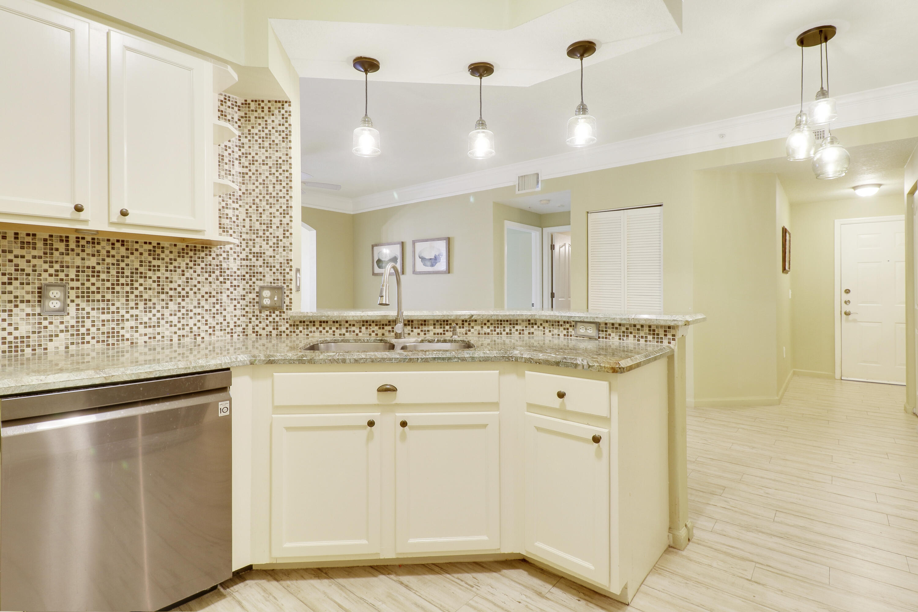 10103 Myrtlewood Circle W