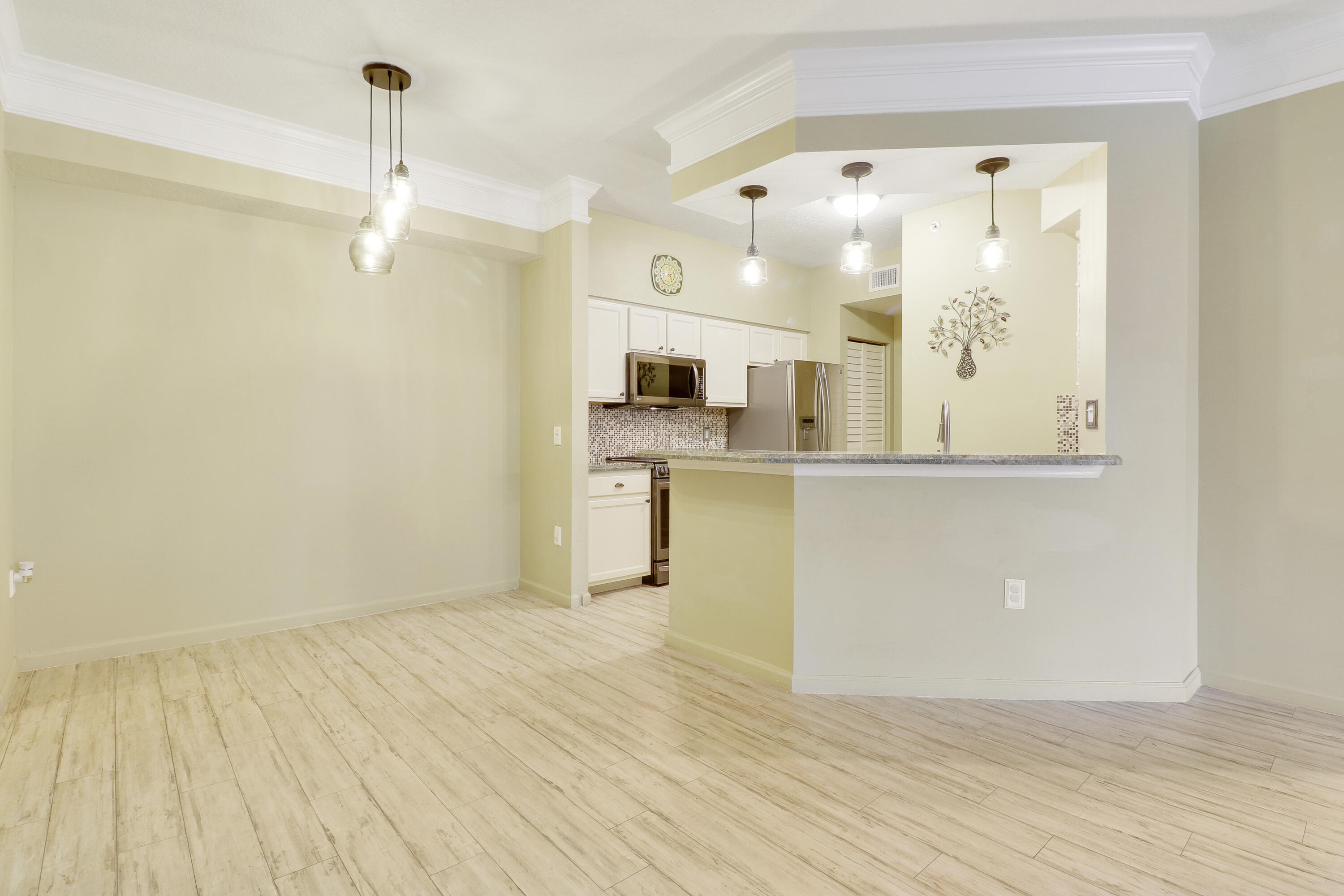 10103 Myrtlewood Circle W