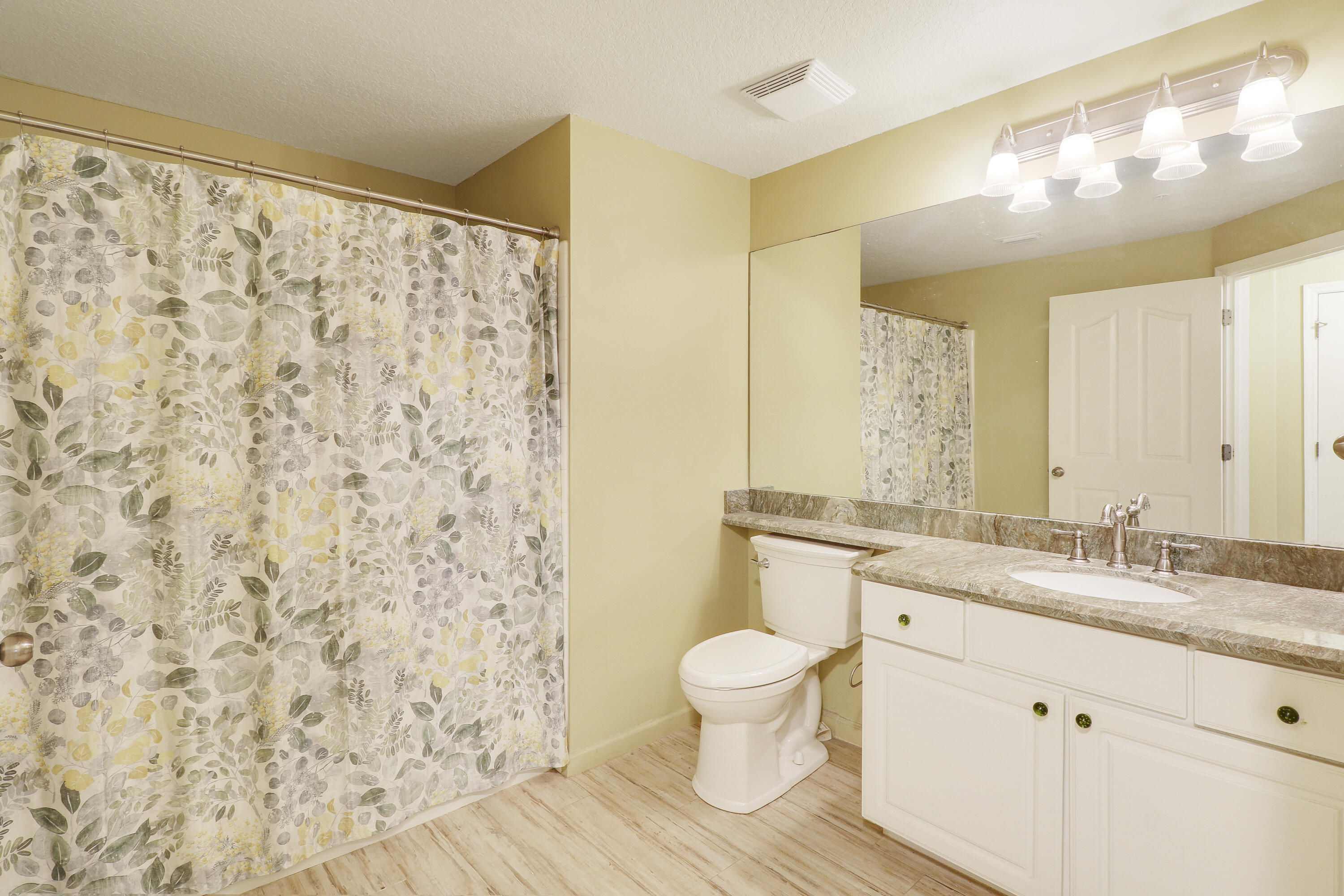 10103 Myrtlewood Circle W