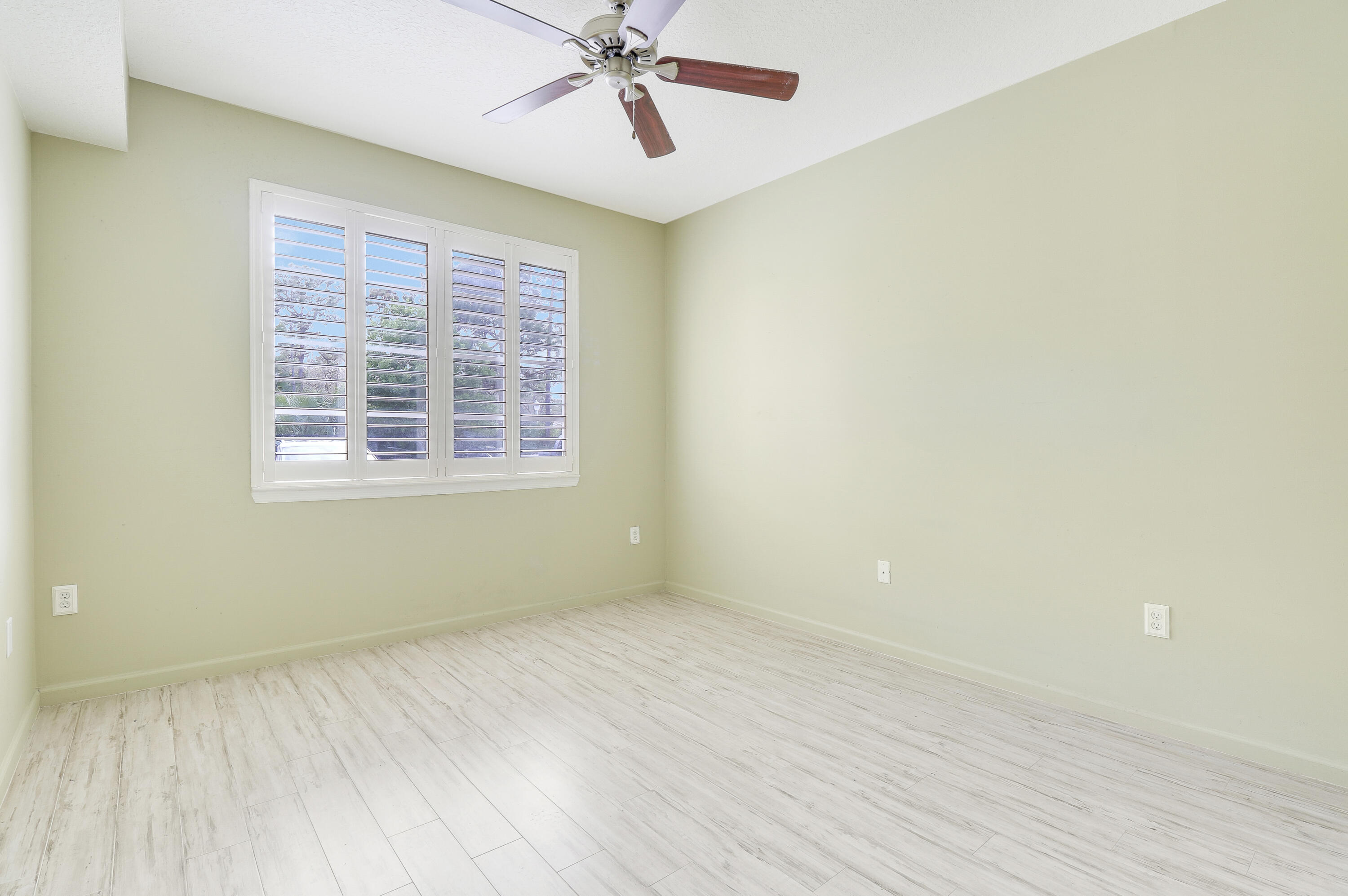 10103 Myrtlewood Circle W