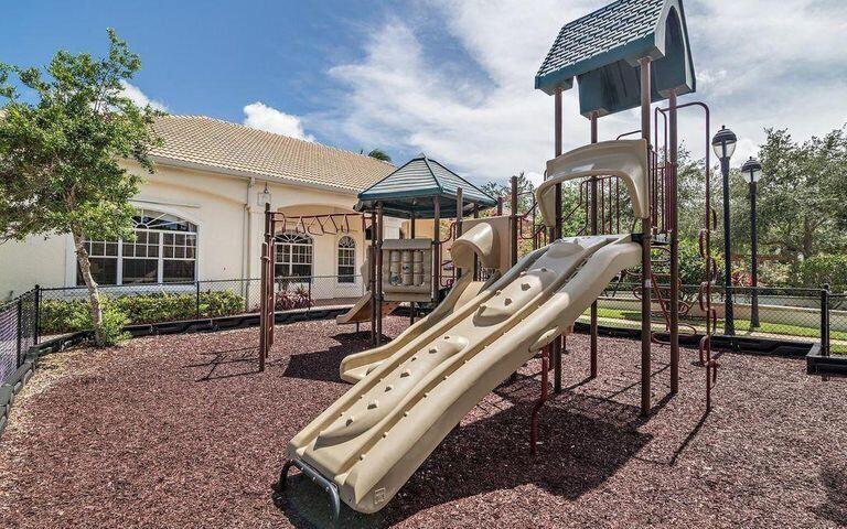 9211 Myrtlewood Circle W