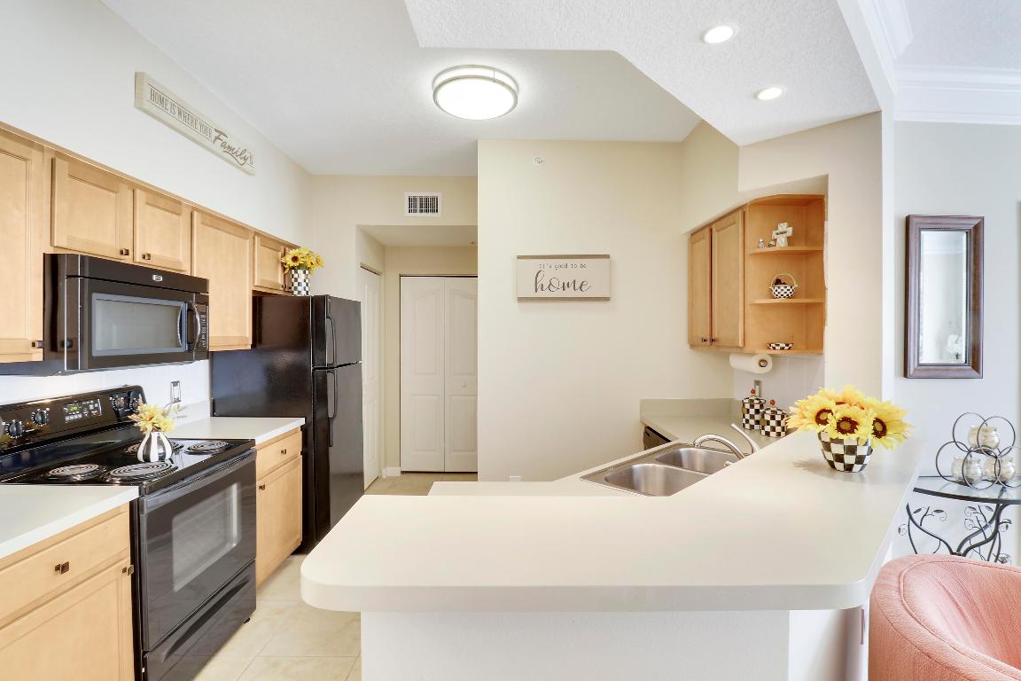 1212 Myrtlewood Circle E