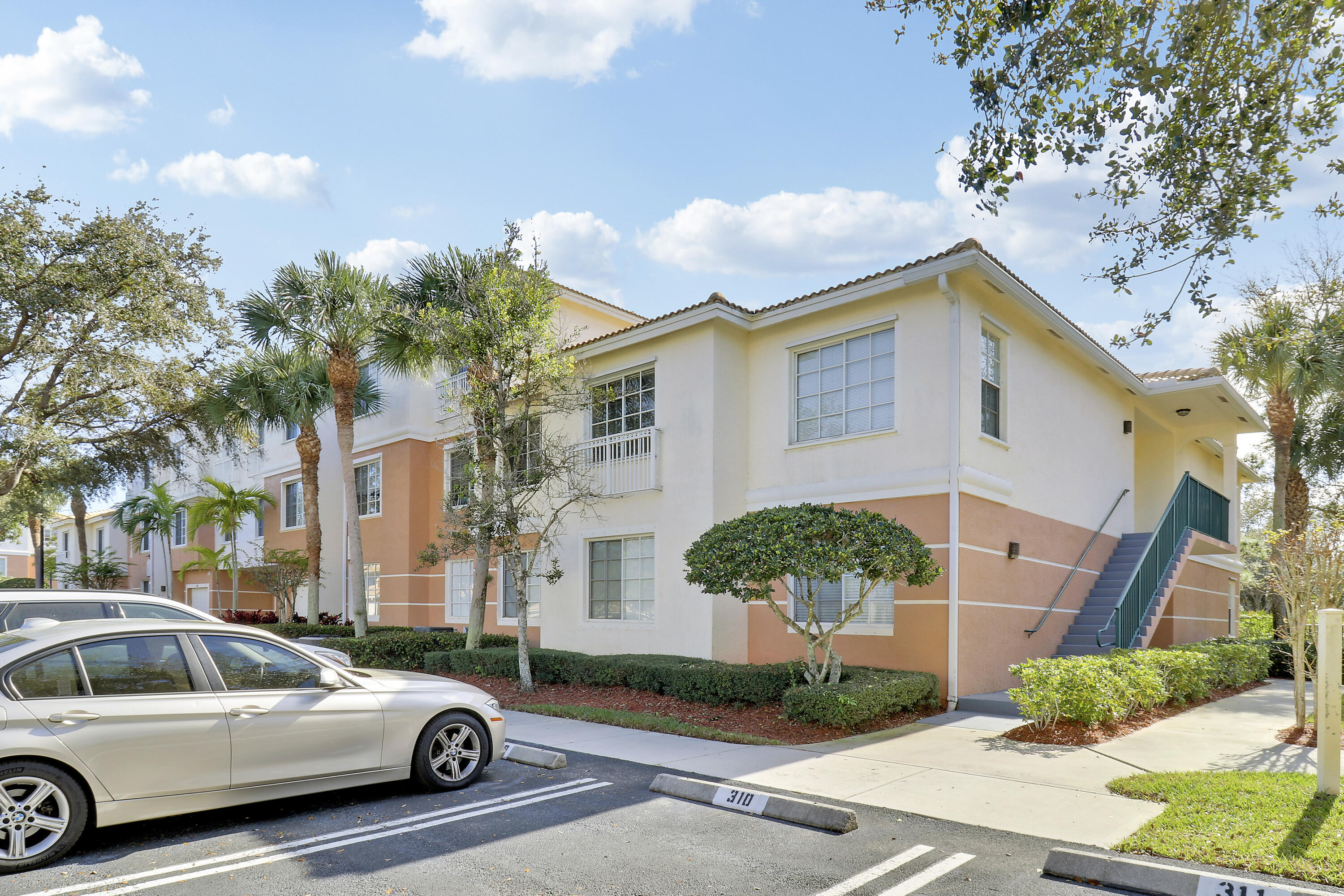 1212 Myrtlewood Circle E