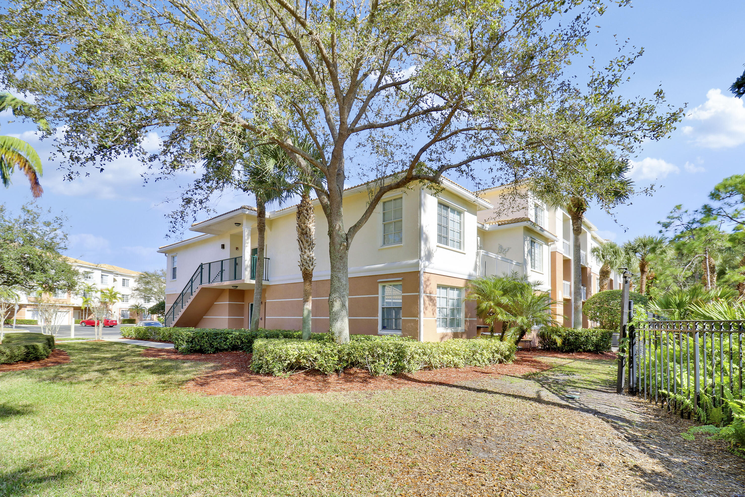 1212 Myrtlewood Circle E