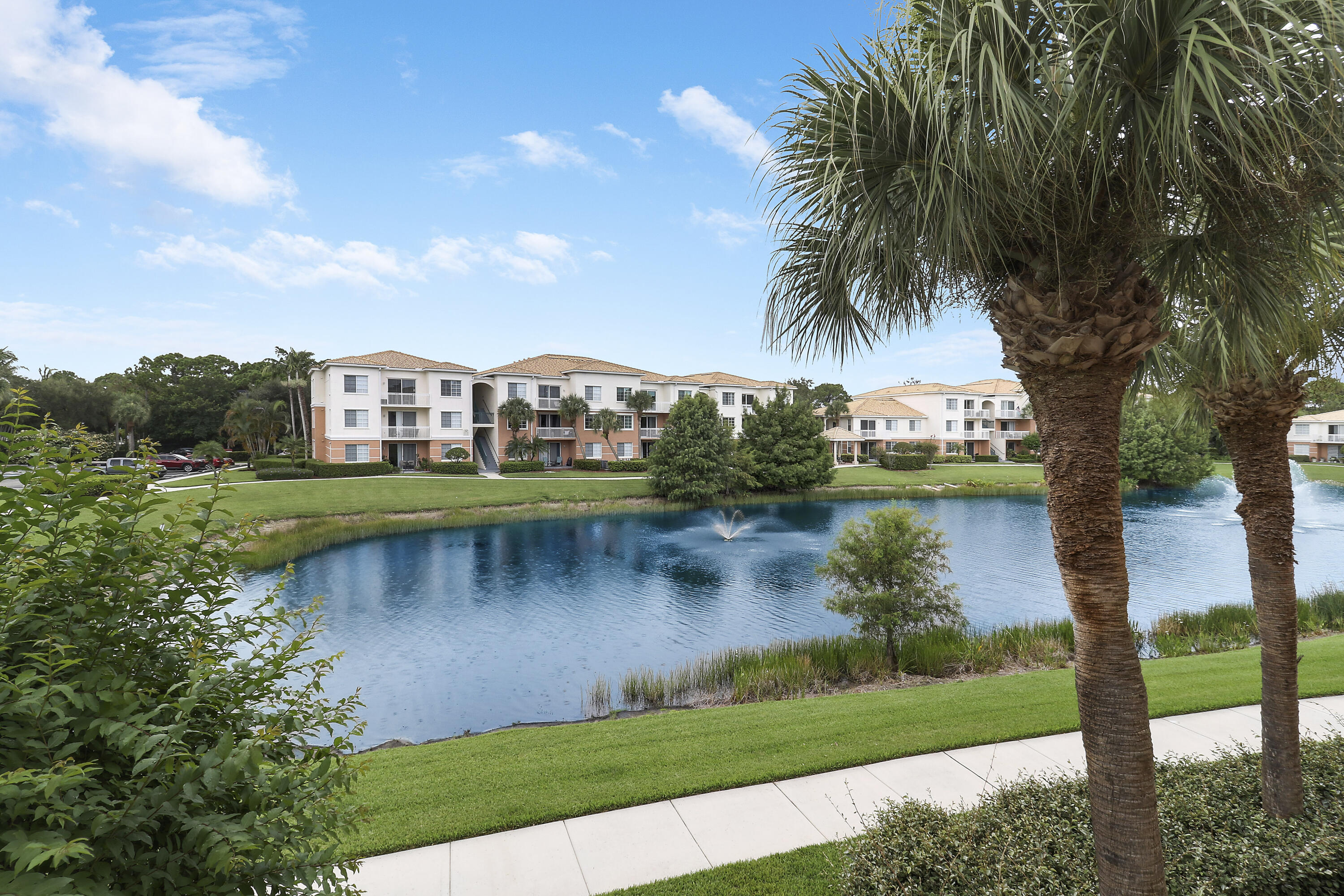 6204 Myrtlewood Circle W