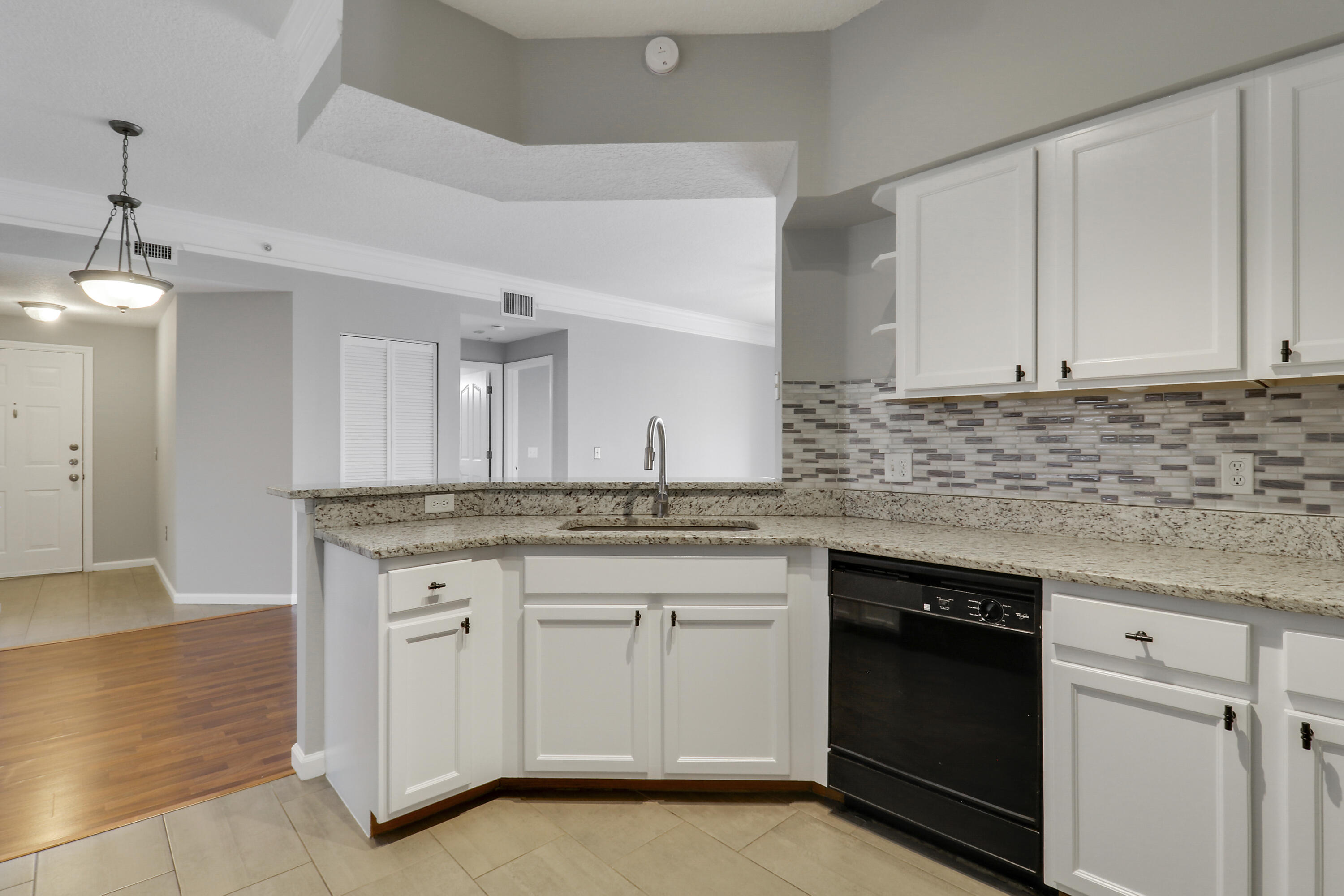 6204 Myrtlewood Circle W