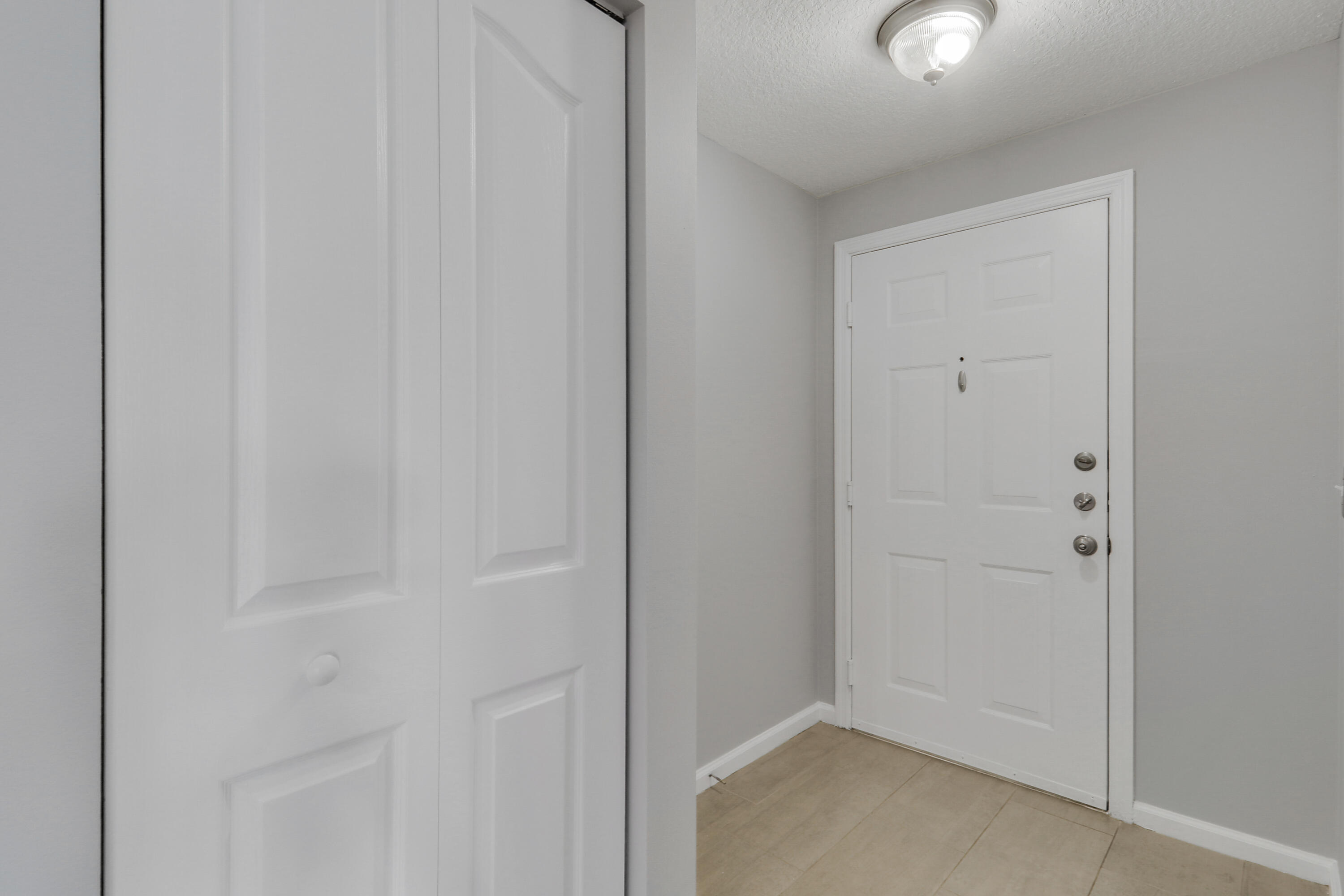 6204 Myrtlewood Circle W