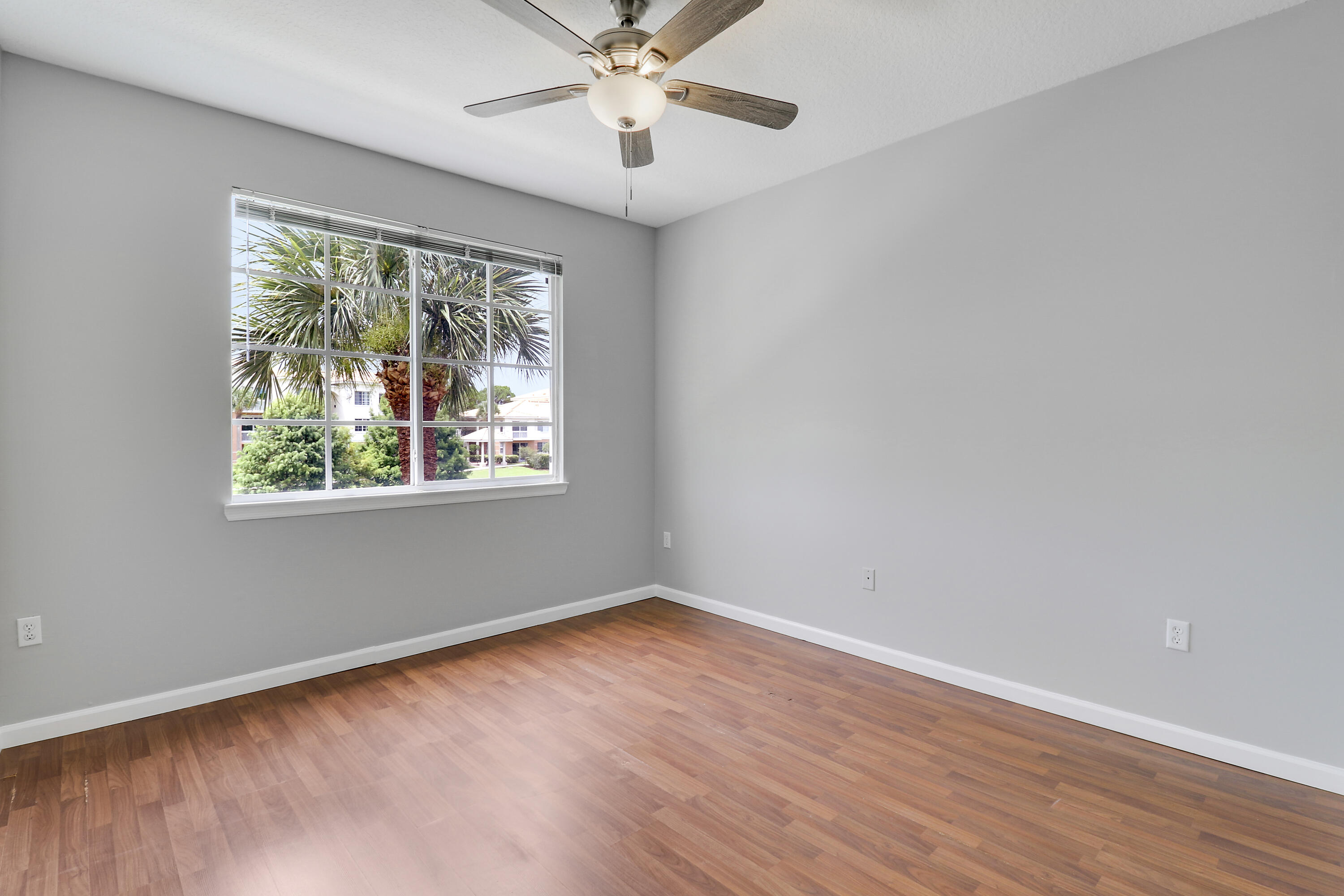 6204 Myrtlewood Circle W