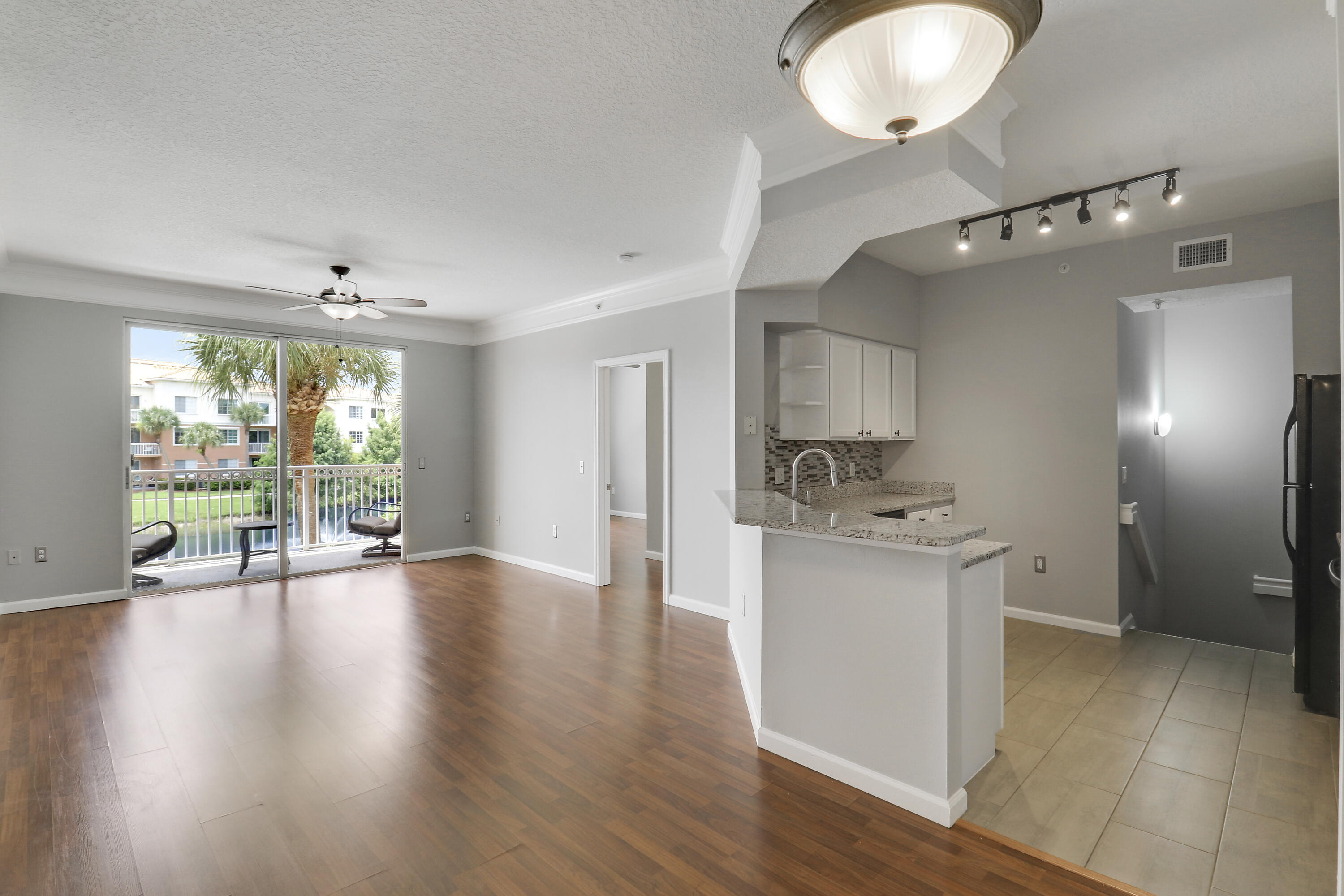 6204 Myrtlewood Circle W