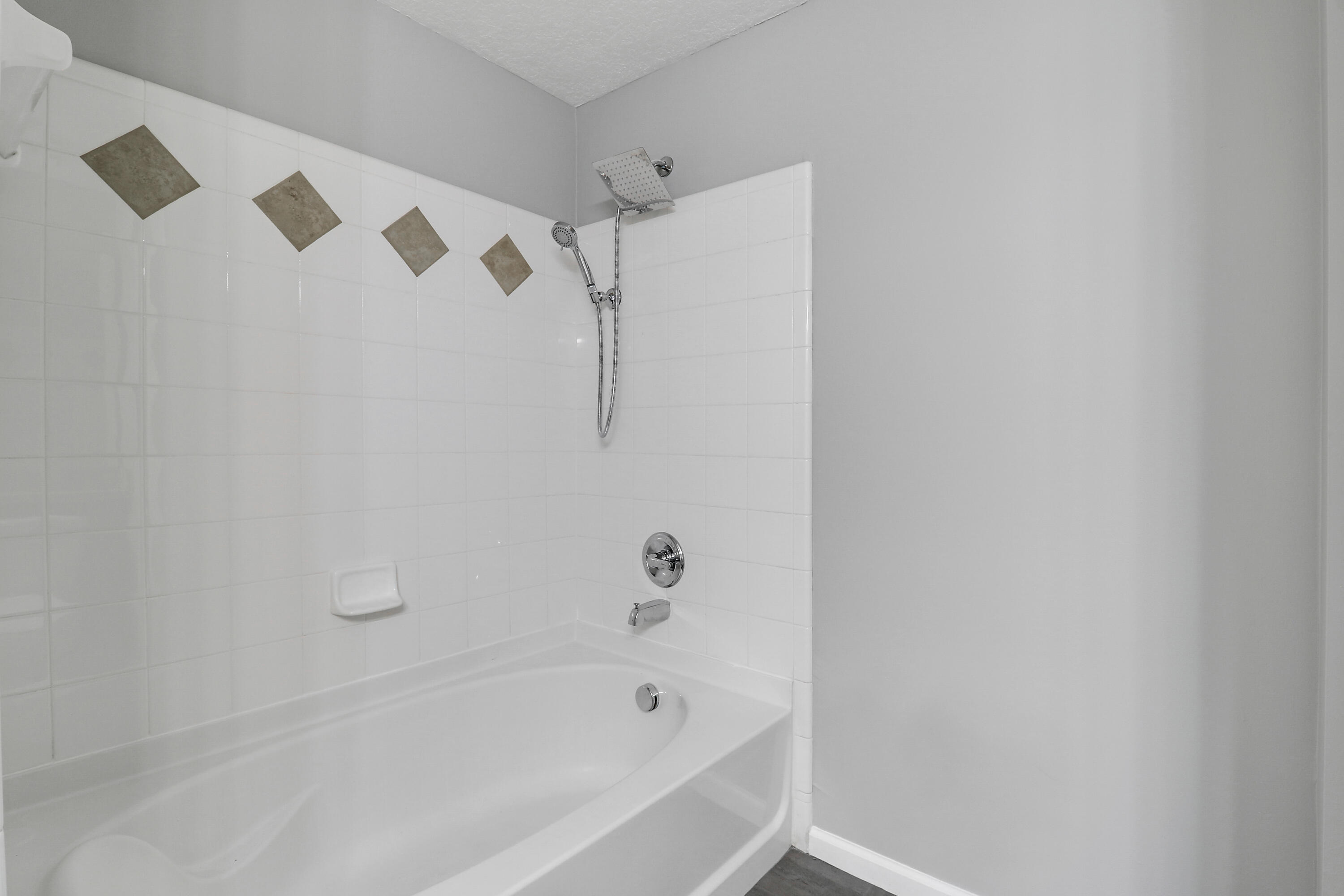 6204 Myrtlewood Circle W