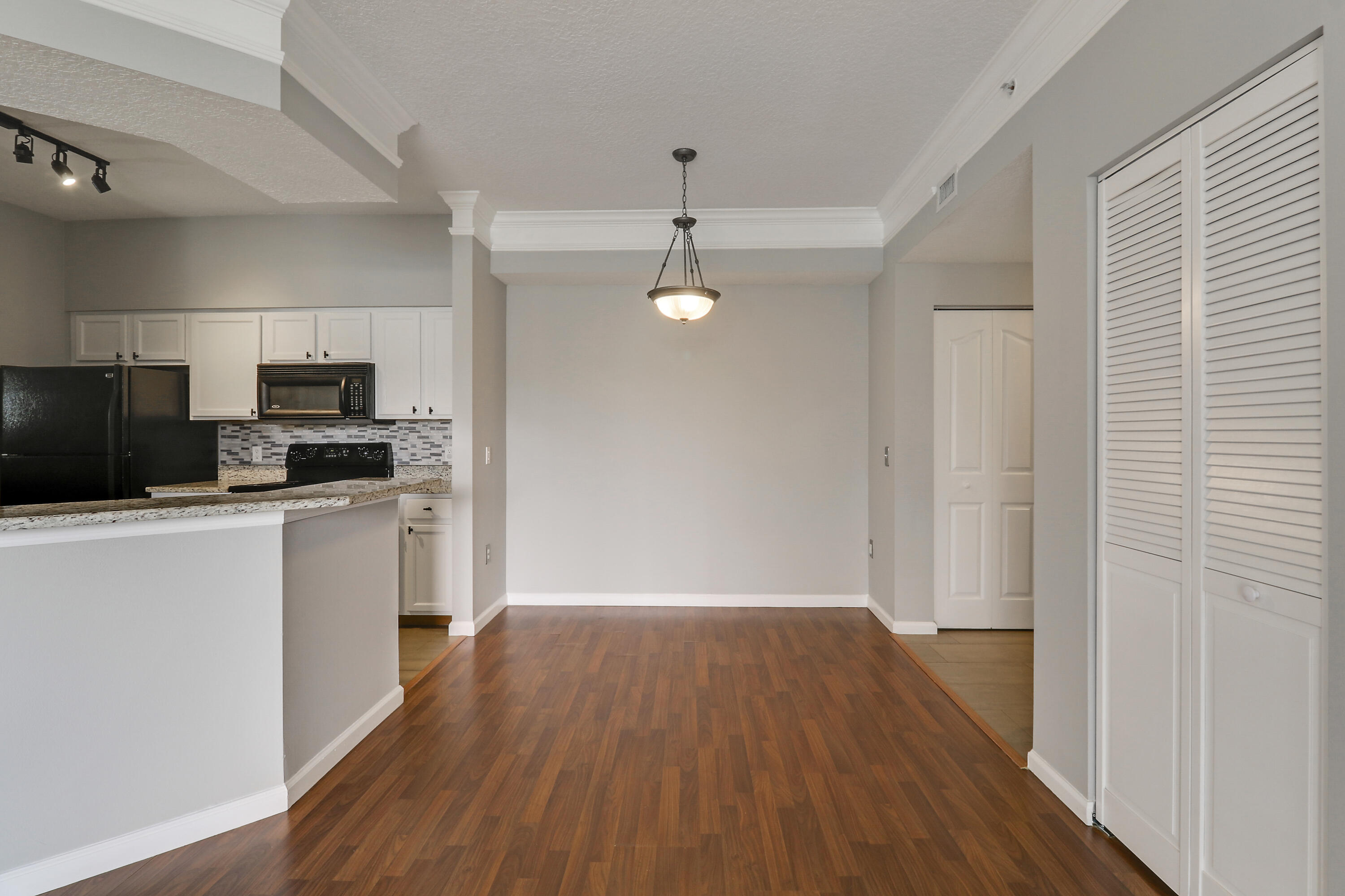 6204 Myrtlewood Circle W