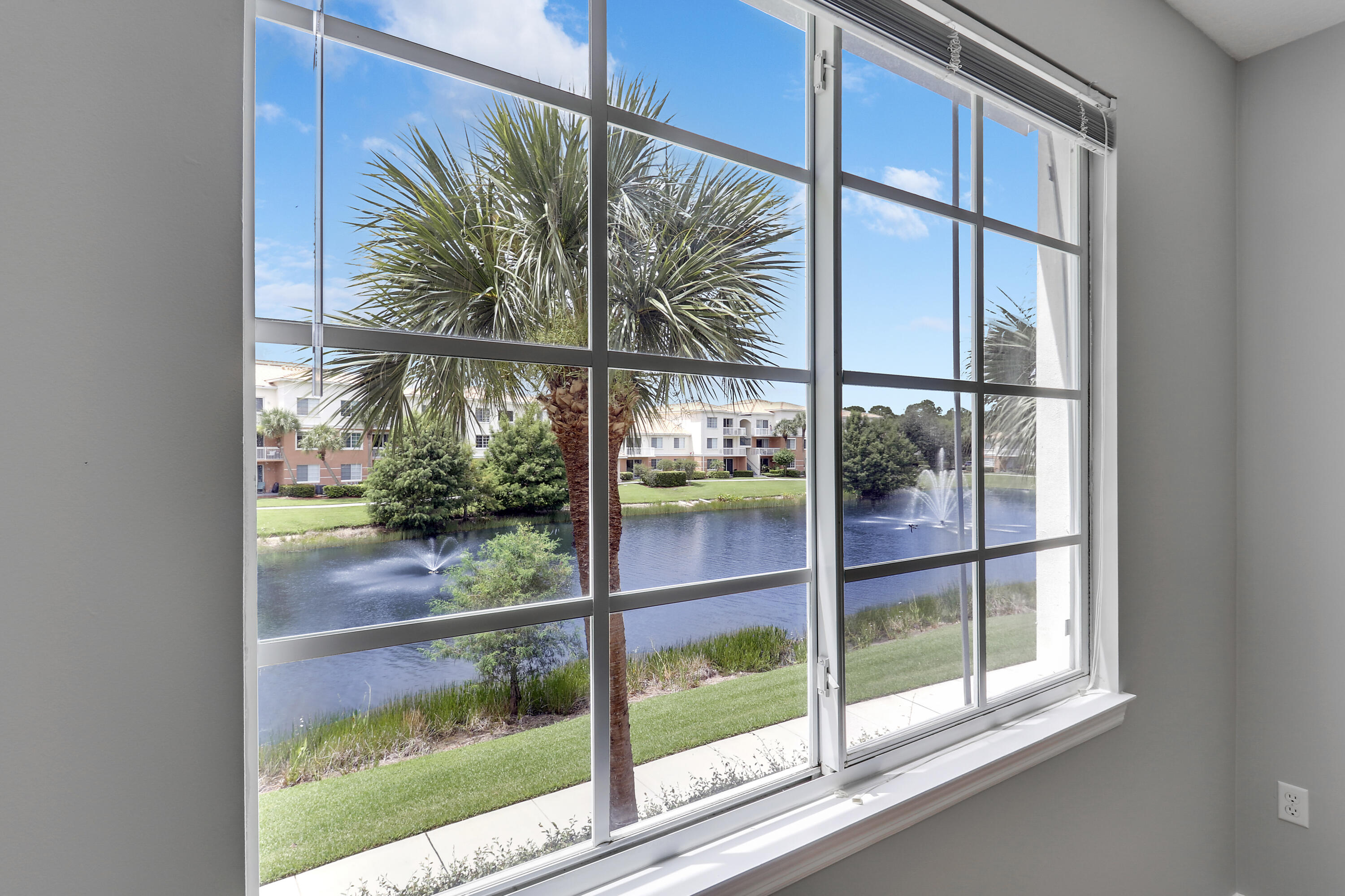 6204 Myrtlewood Circle W