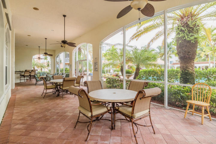 6204 Myrtlewood Circle W