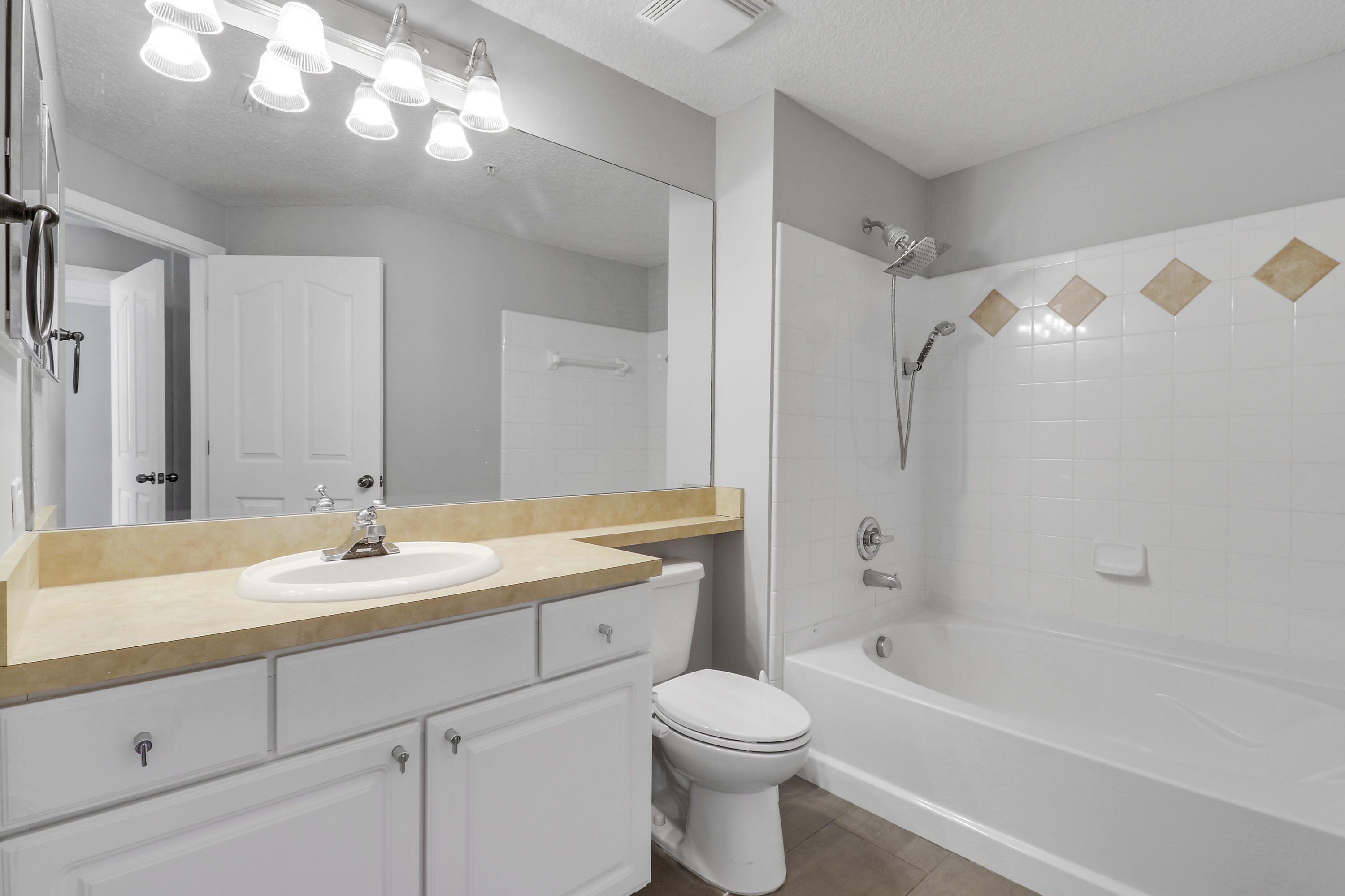 6204 Myrtlewood Circle W