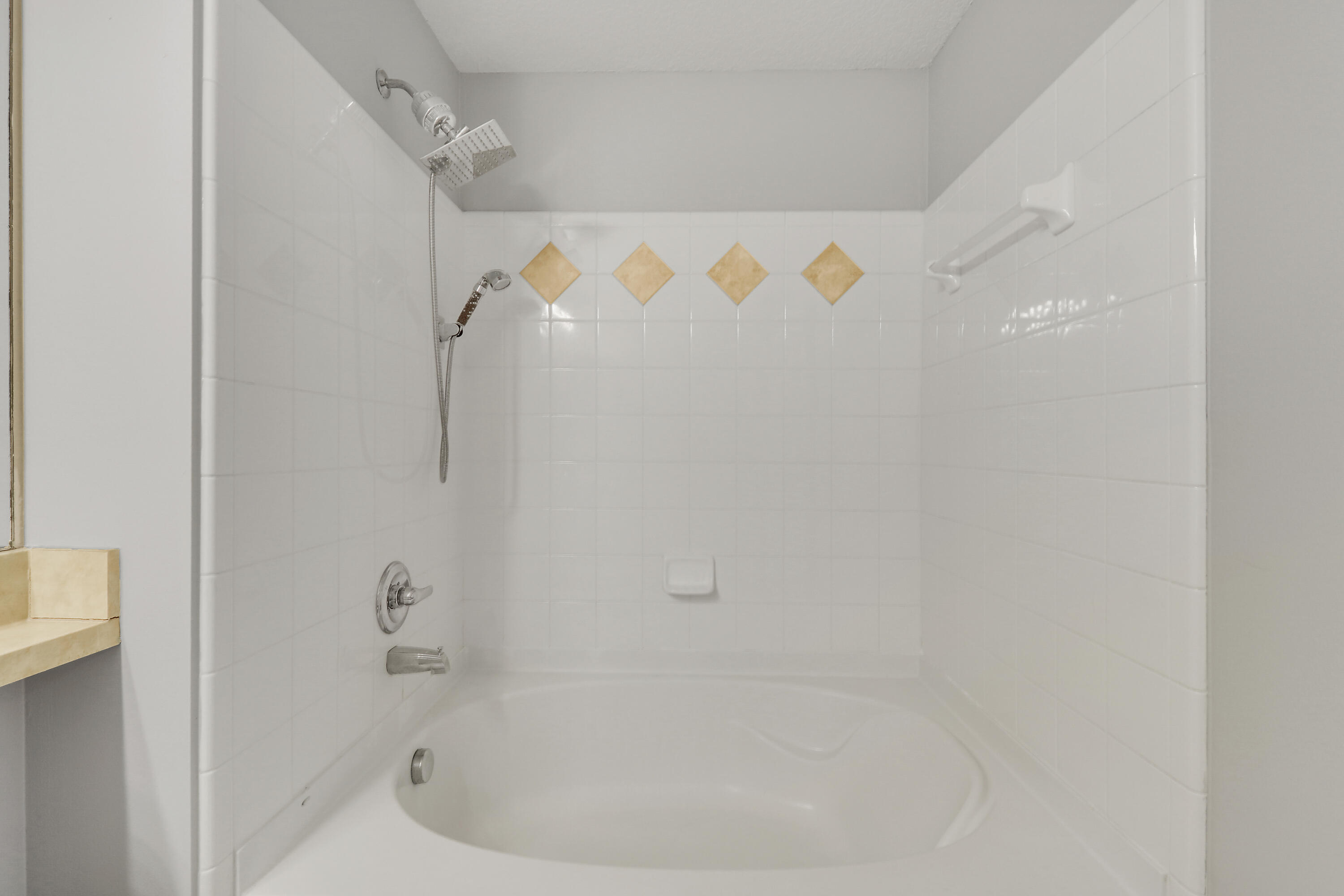 6204 Myrtlewood Circle W