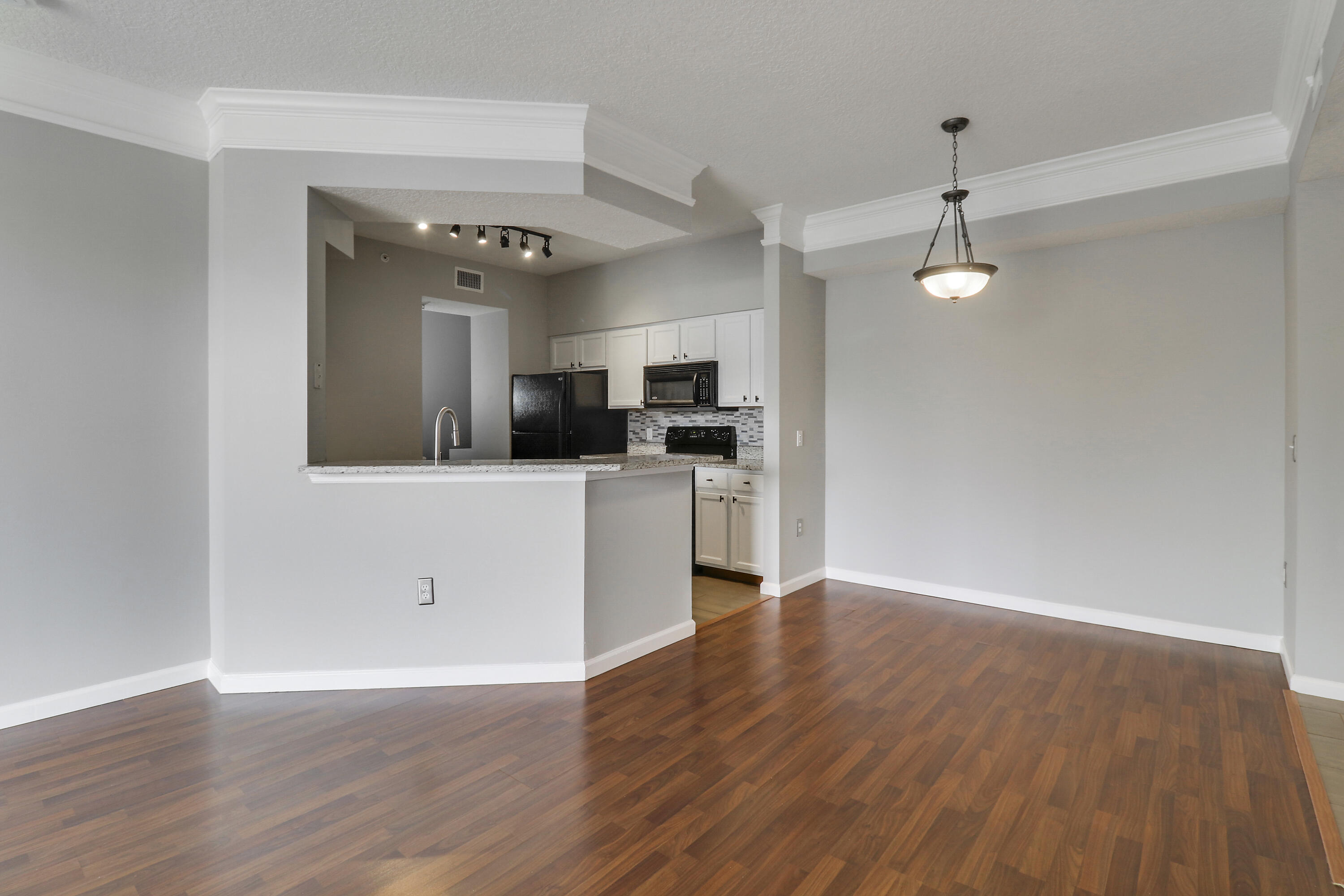 6204 Myrtlewood Circle W