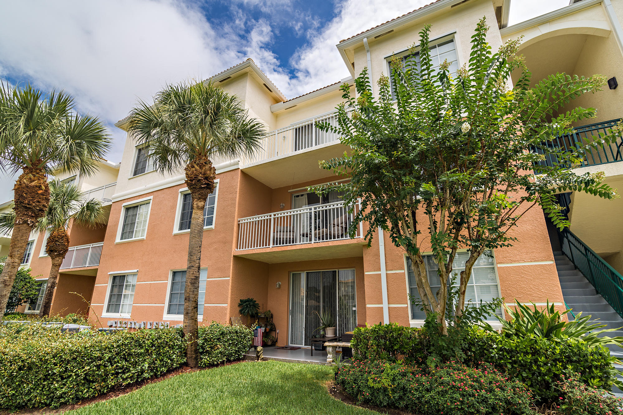 6204 Myrtlewood Circle W