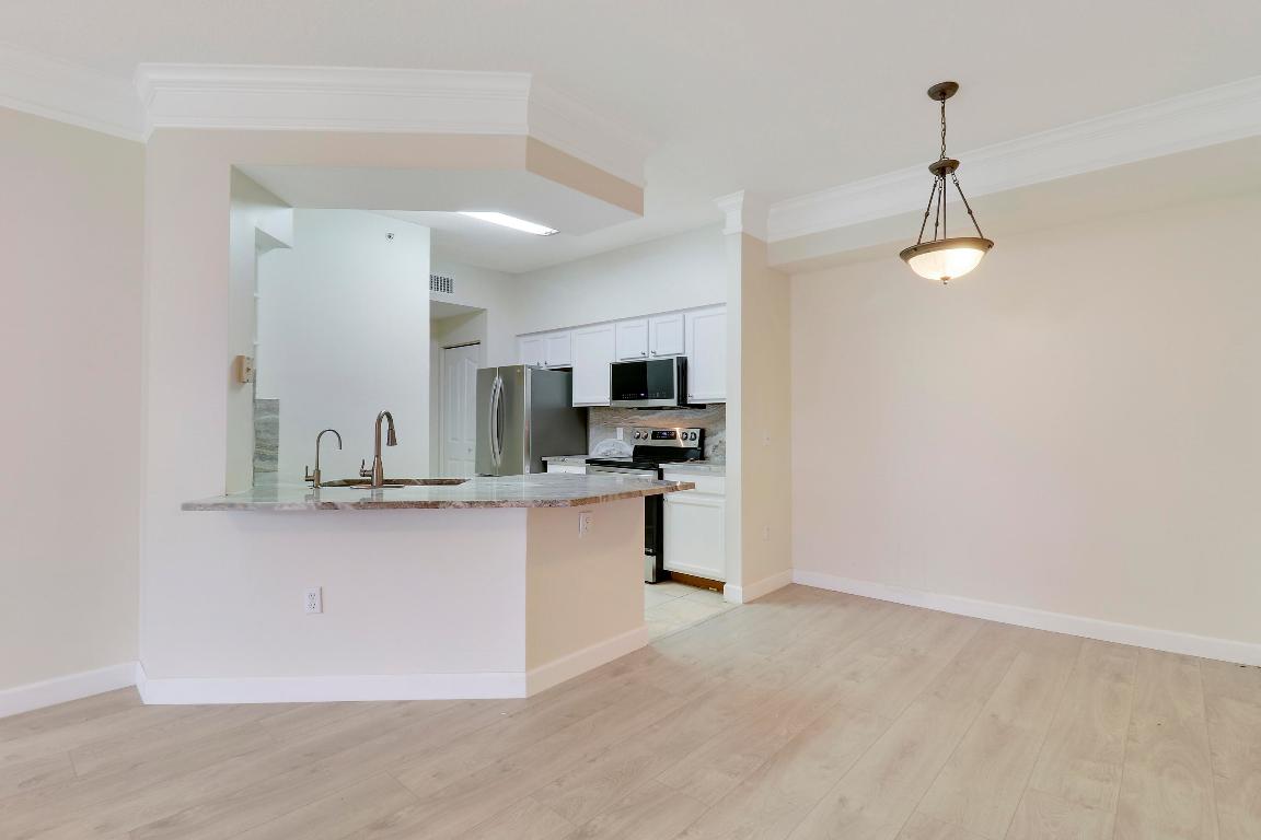 6305 Myrtlewood Circle W