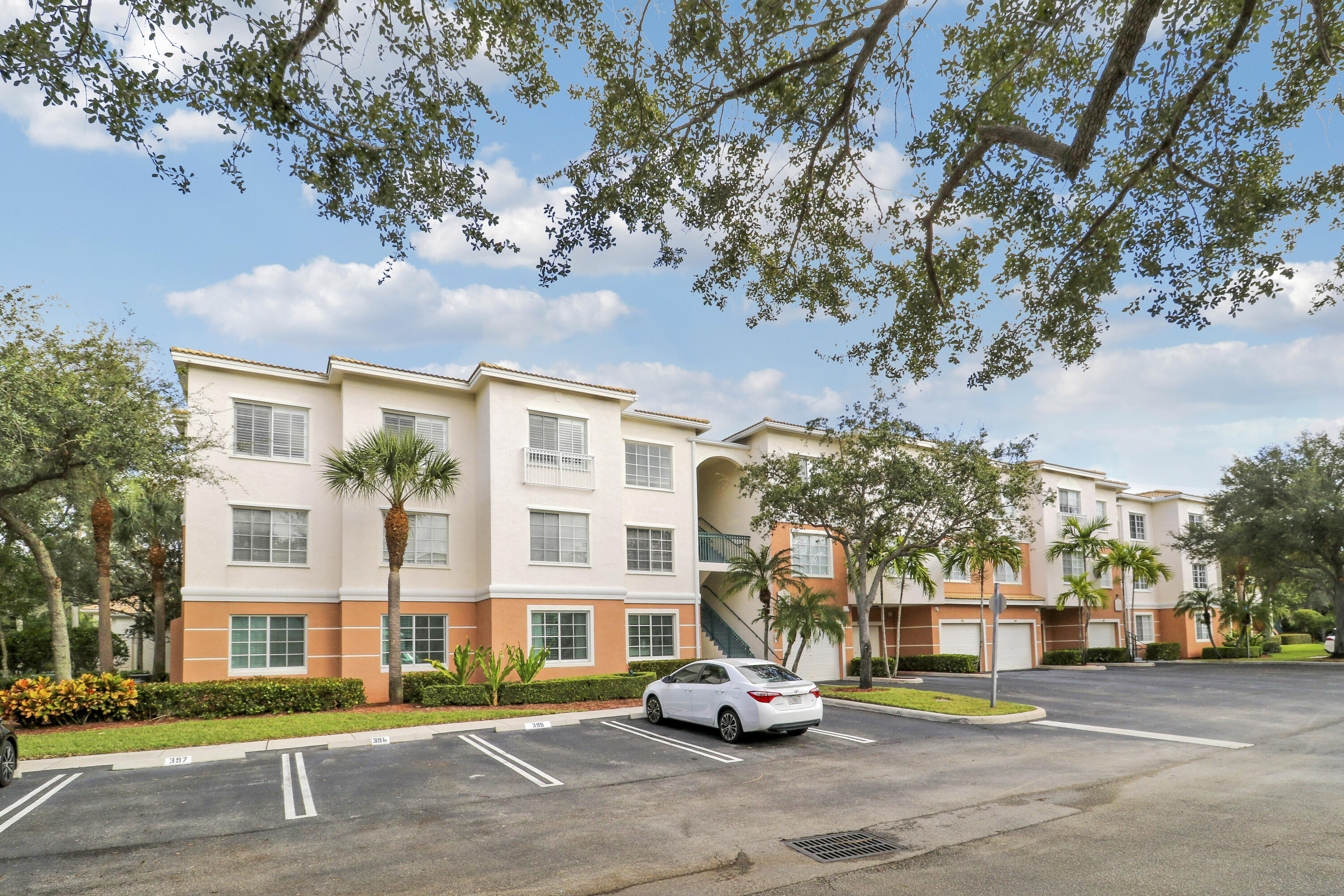 5206 Myrtlewood Circle E 5206