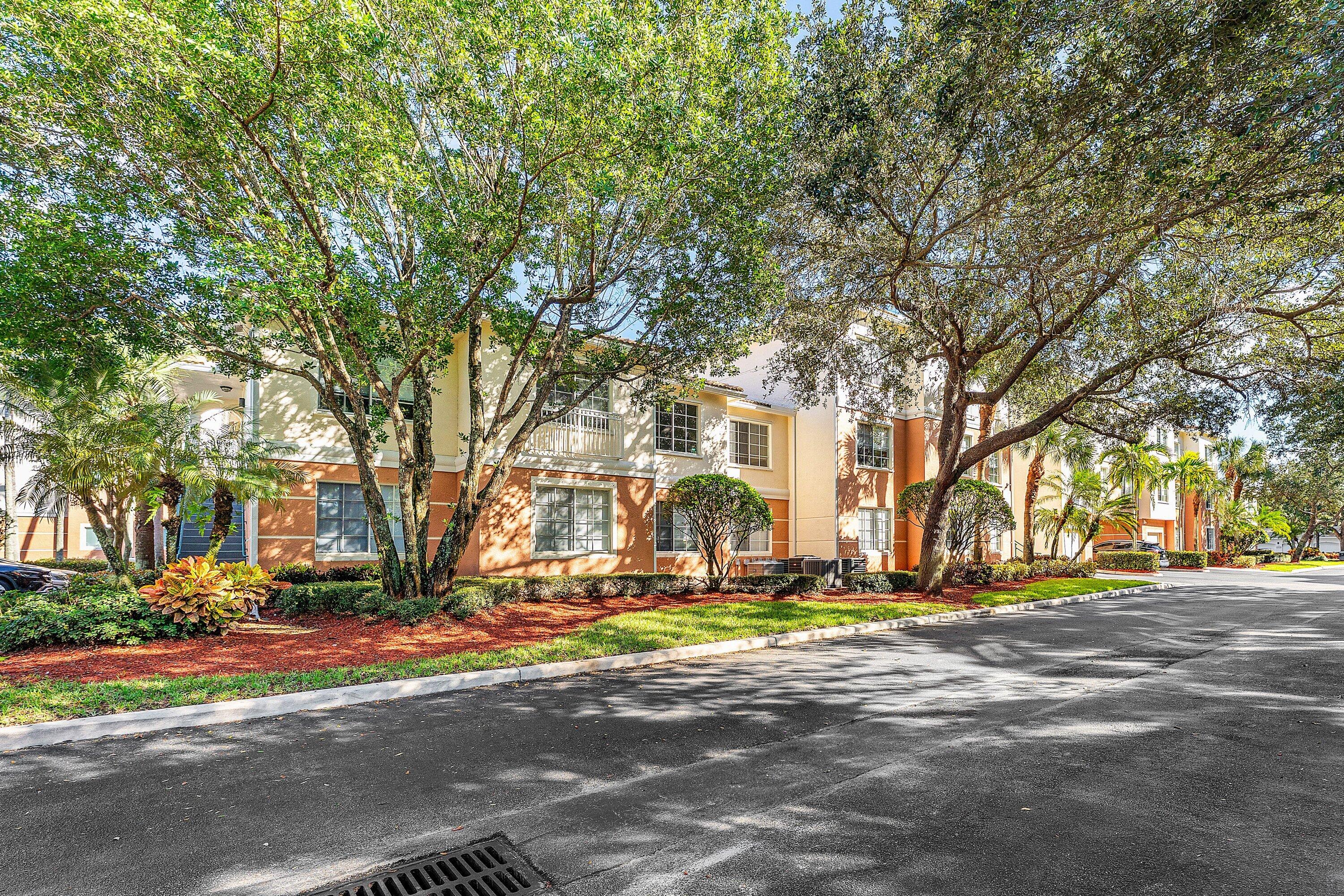 8211 Myrtlewood Circle W