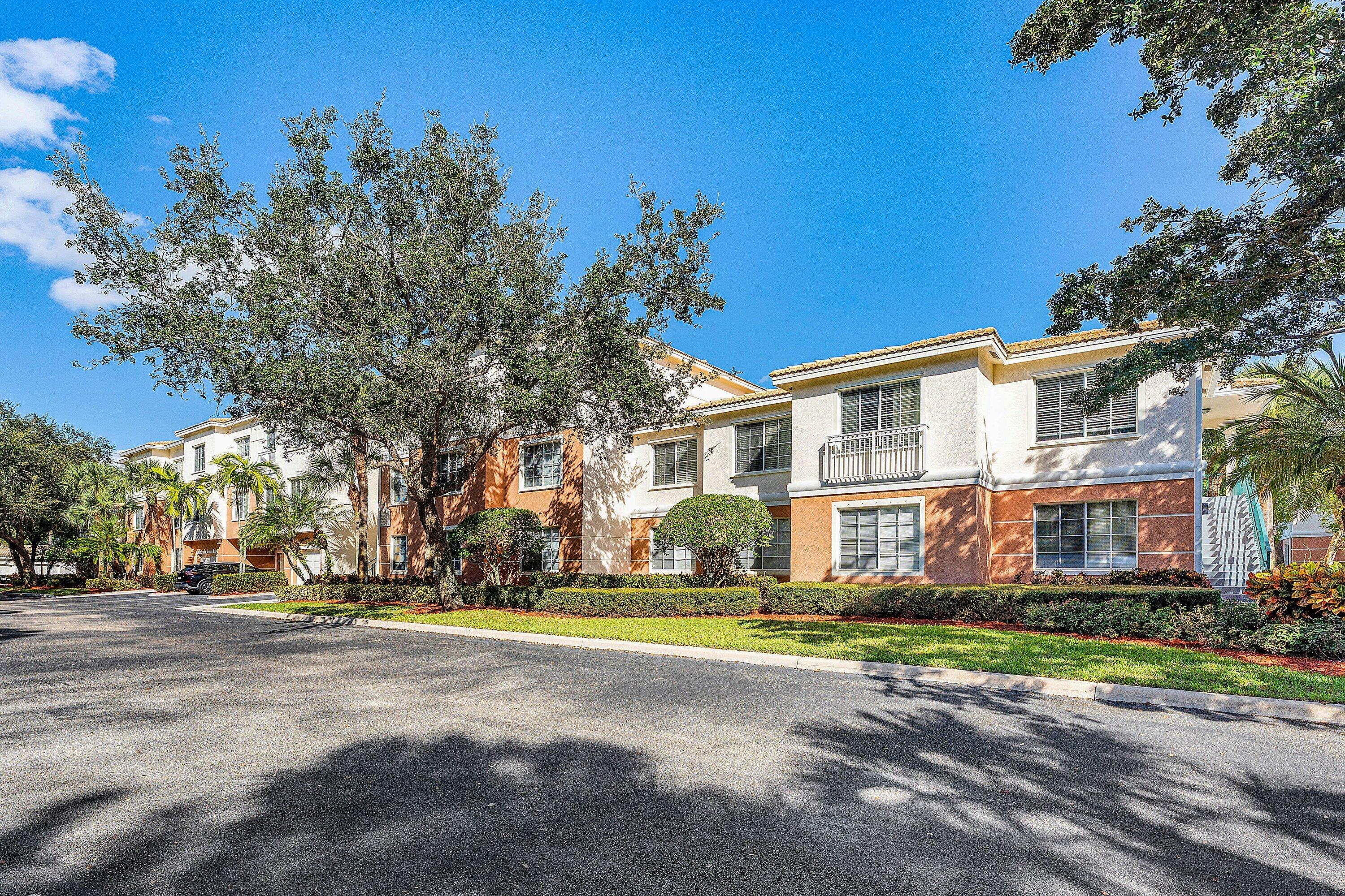 8211 Myrtlewood Circle W