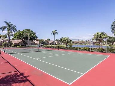 211 Maplecrest Circle