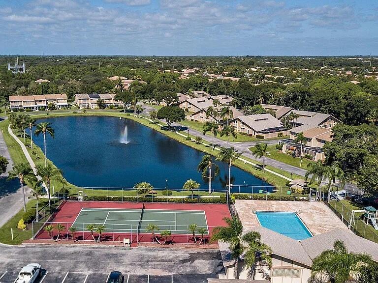 211 Maplecrest Circle