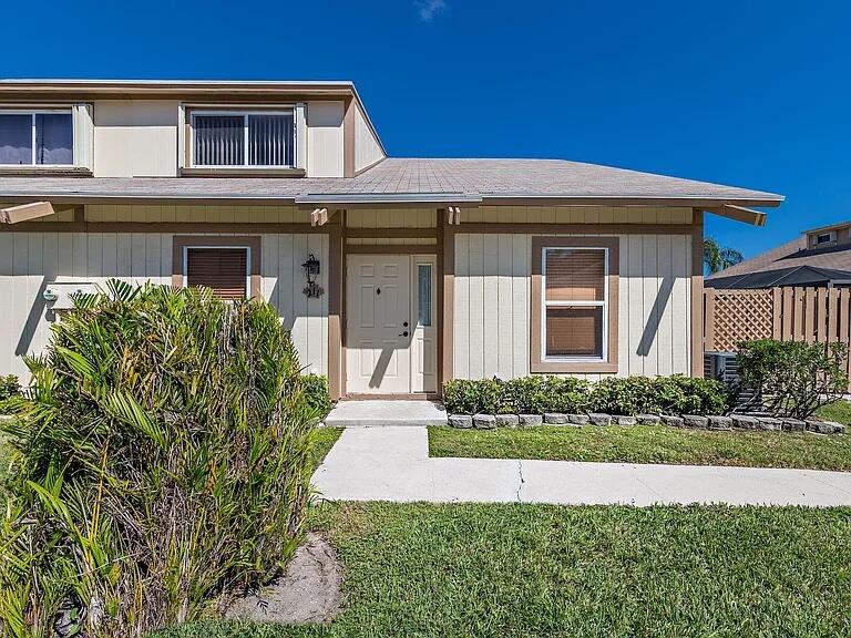 211 Maplecrest Circle