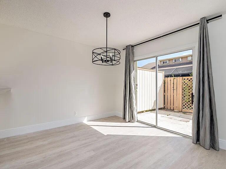 211 Maplecrest Circle