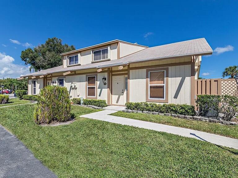 211 Maplecrest Circle