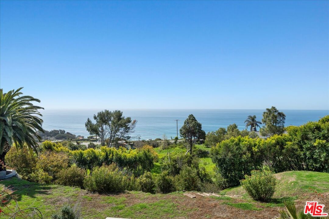 4755 Avenida Del Mar