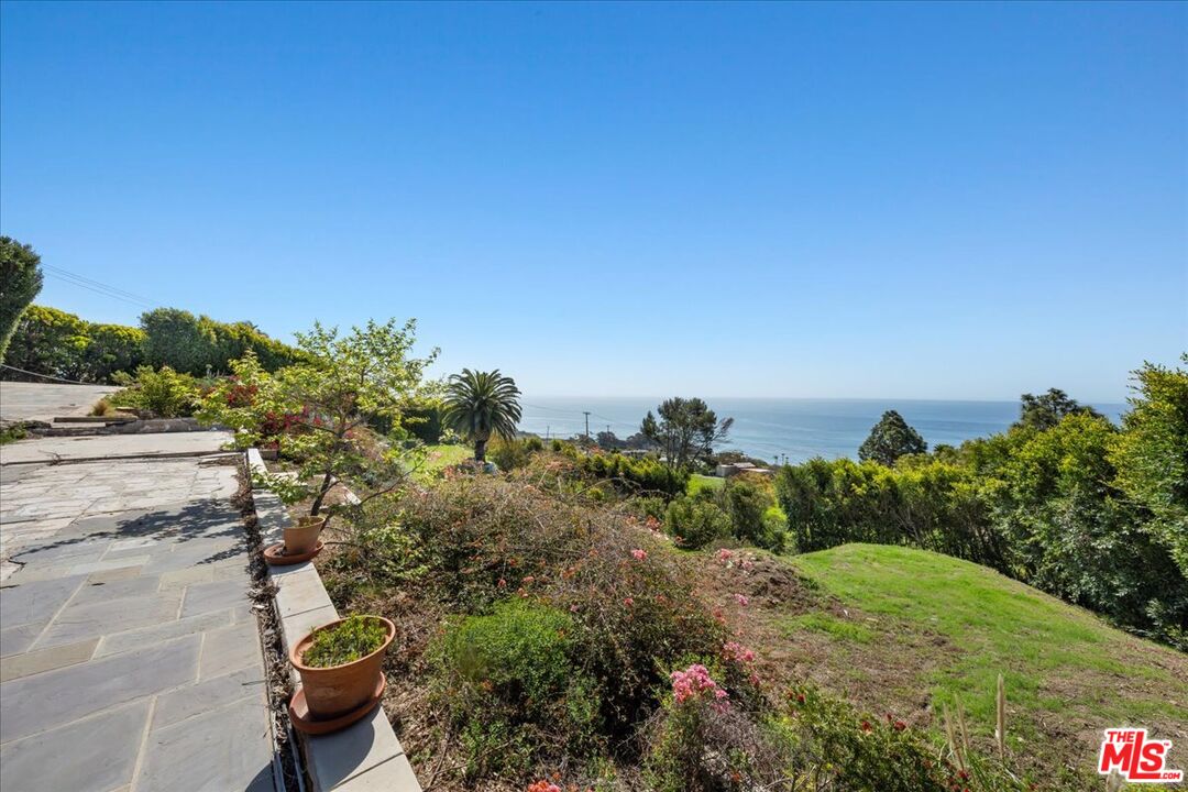 4755 Avenida Del Mar