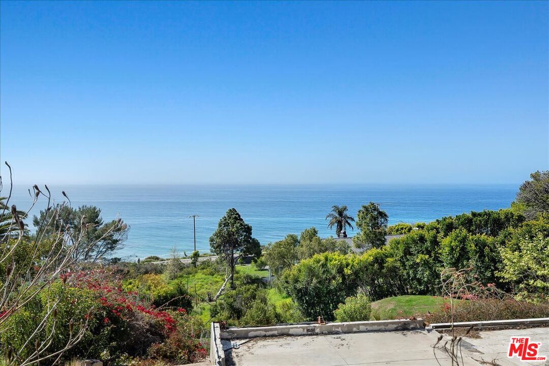4755 Avenida Del Mar