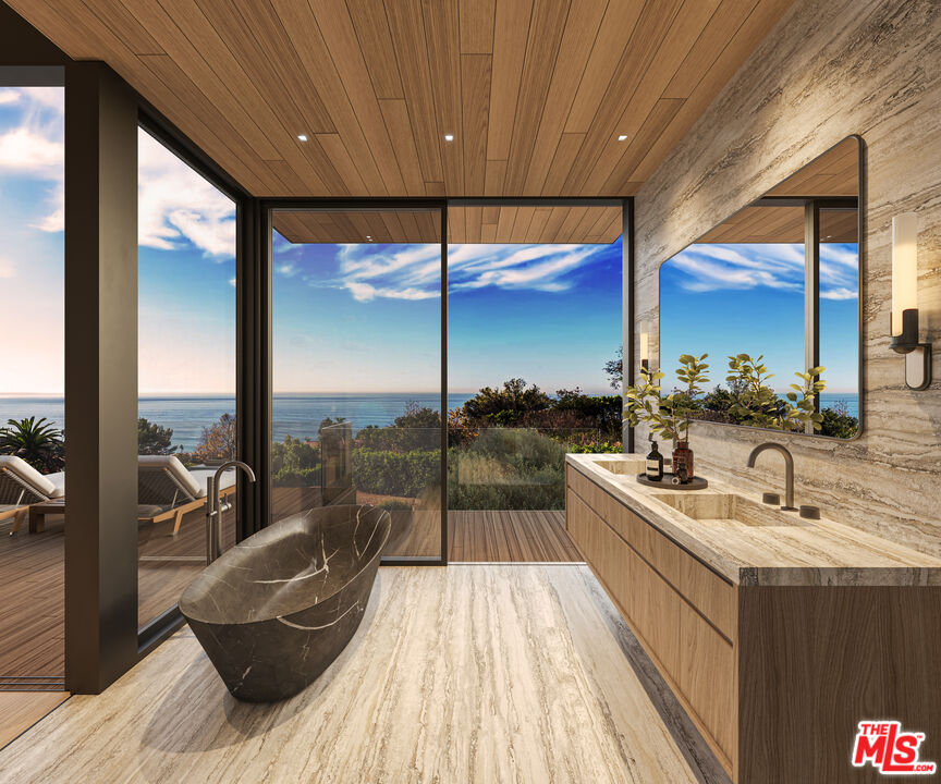 4755 Avenida Del Mar