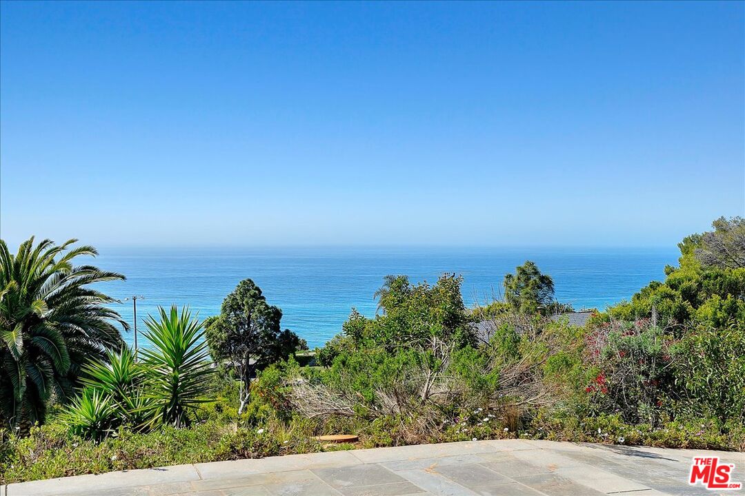 4755 Avenida Del Mar
