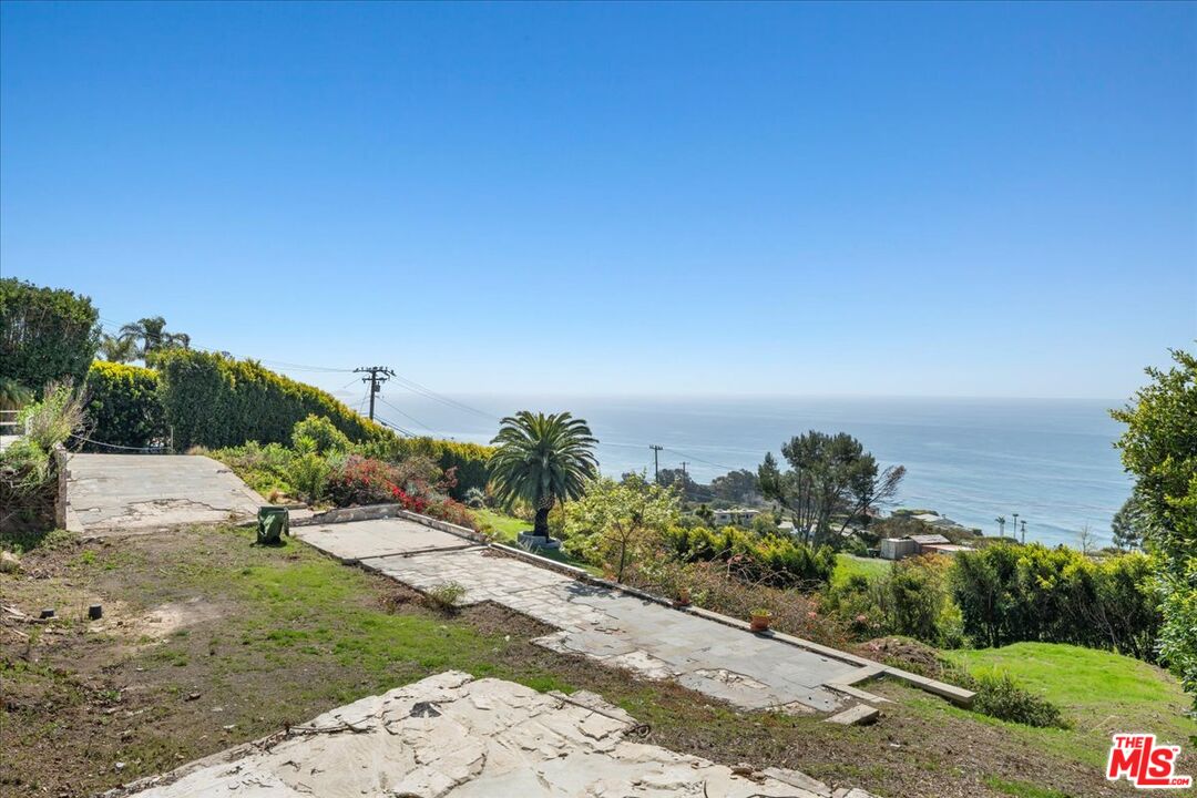 4755 Avenida Del Mar