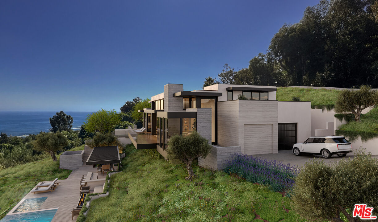 4755 Avenida Del Mar