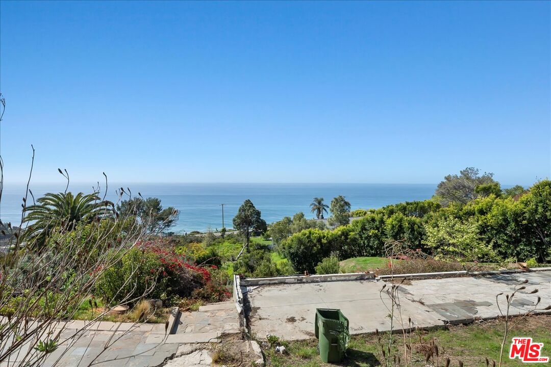 4755 Avenida Del Mar