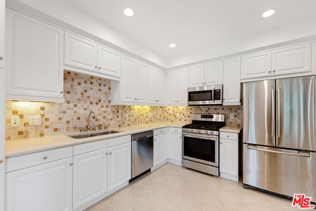 6020 Seabluff Dr Unit: 218