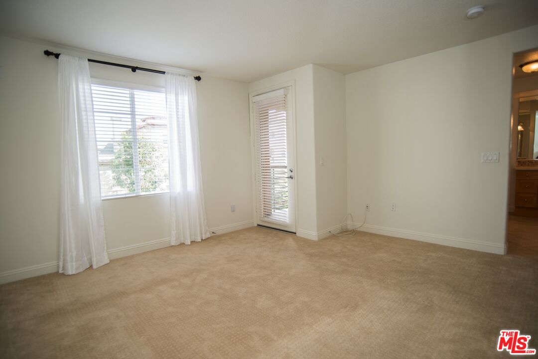 5831 Seawalk Dr Unit: 221