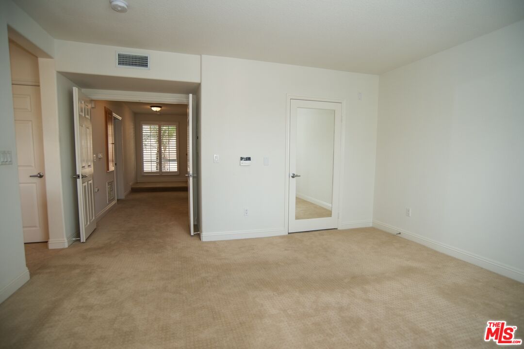 5831 Seawalk Dr Unit: 221