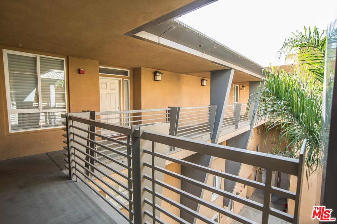 5831 Seawalk Dr Unit: 221