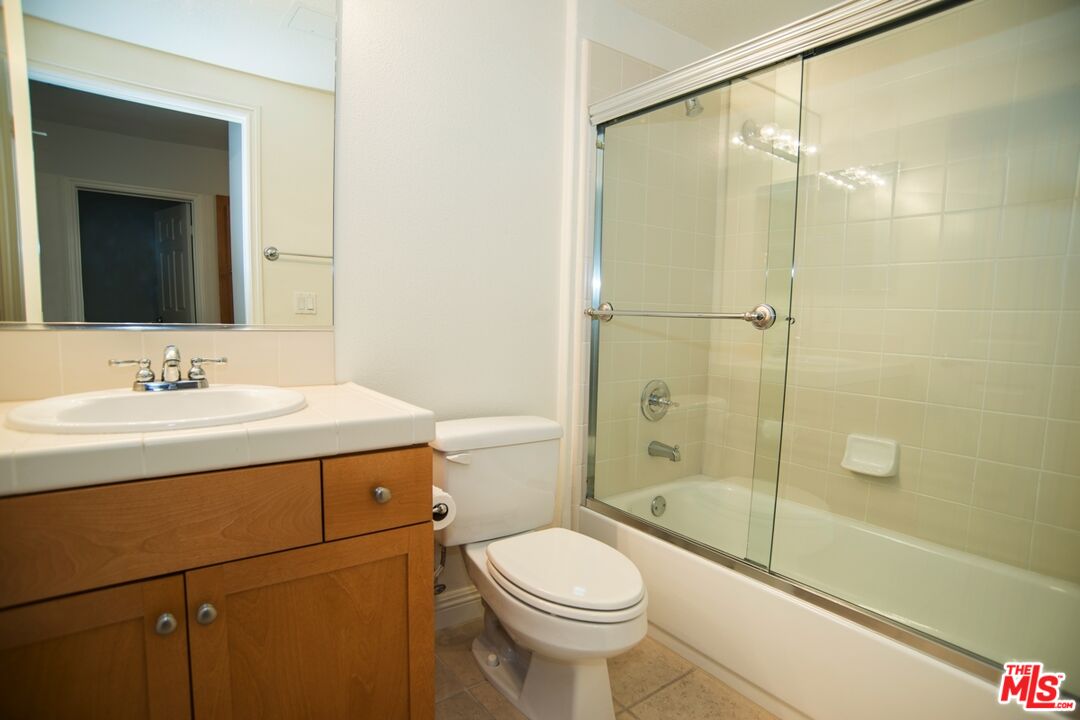 5831 Seawalk Dr Unit: 221