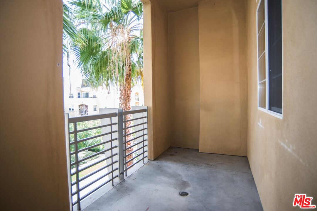 5831 Seawalk Dr Unit: 221