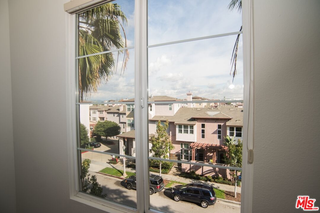 5831 Seawalk Dr Unit: 221